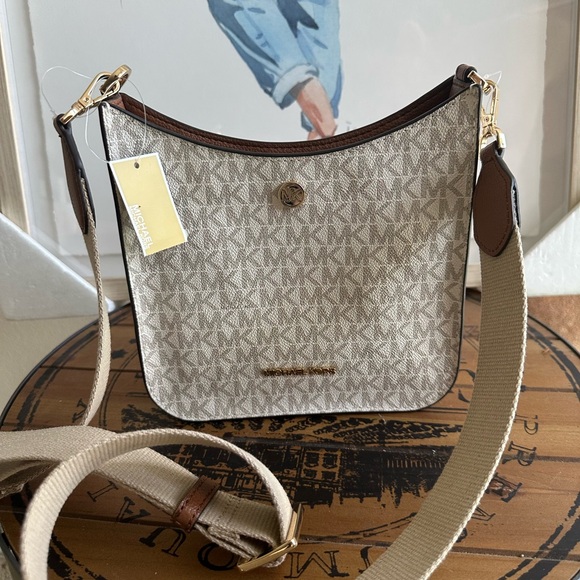 Michael Kors - Briley Small Logo Messenger Bag - NWT - Picture 3 of 8